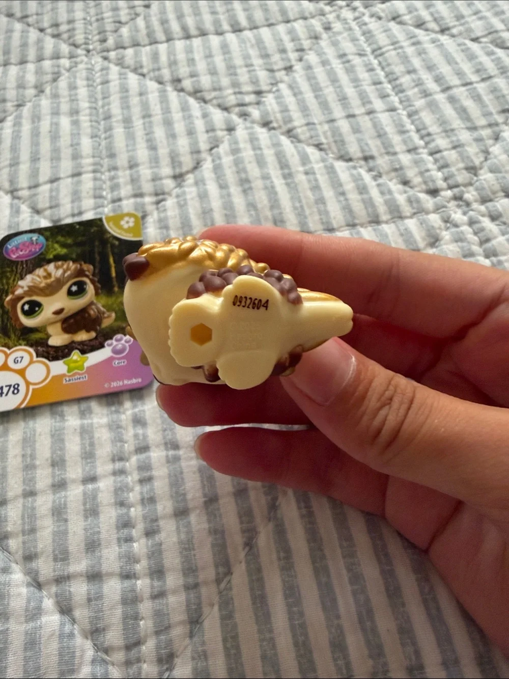Hasbro Littlest Pet Shop Hedgehog Figure - Brown & Gold with Yellow Accessory